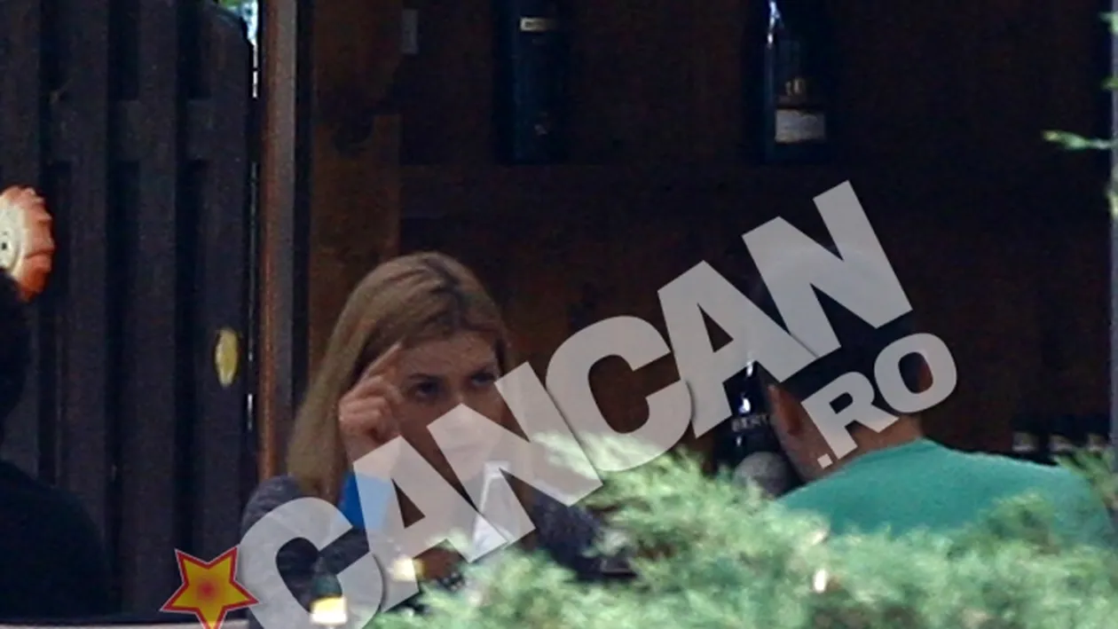 Isi face igiena in tandem cu iubita, in intimitatea masinii. Jorge nu baga cheia in contact pana nu scoate resturile de mancare din dinti