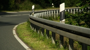 Accident pe DN71! Un tânăr ce încerca să scape de mașina poliției a pierdut controlul volanului