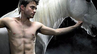 Harry Potter cam paros si urat mirositor! Daniel Radcliffe nu are voie sa se rada in partile intime! Afla de ce!