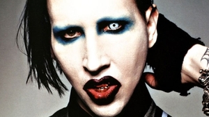 Cel mai INFIORĂTOR rocker arată ca o femeie! Marilyn Manson a apărut pentru prima dată la TV fără machiaj! E de NERECUNOSCUT