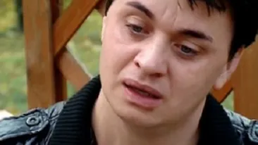 Love Story cu Cristi din Banat! Cum a fost fotografiat in intimitate alaturi de iubitul sau!