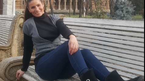 Atenție, bărbați! Cântăreața de muzică populară s-a despărțit de iubit: ”Gospodină, frumoasă, sexy, fac de toate, sunt singură!”