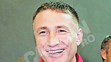 Iubitul Simonei Sensual este in al noualea cer de cand blonda si-a injectat acid hialuronic: Buzele ei se deschid ca doua petale