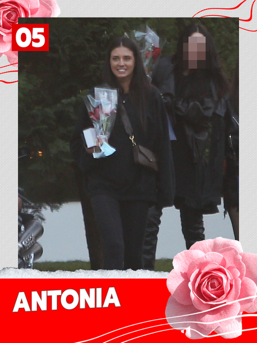 TOP 30 de vedete care au ”lovit” de 1 Martie! Inna, Elena Băsescu, Antonia… Cine a prins cel mai bogat buchet?