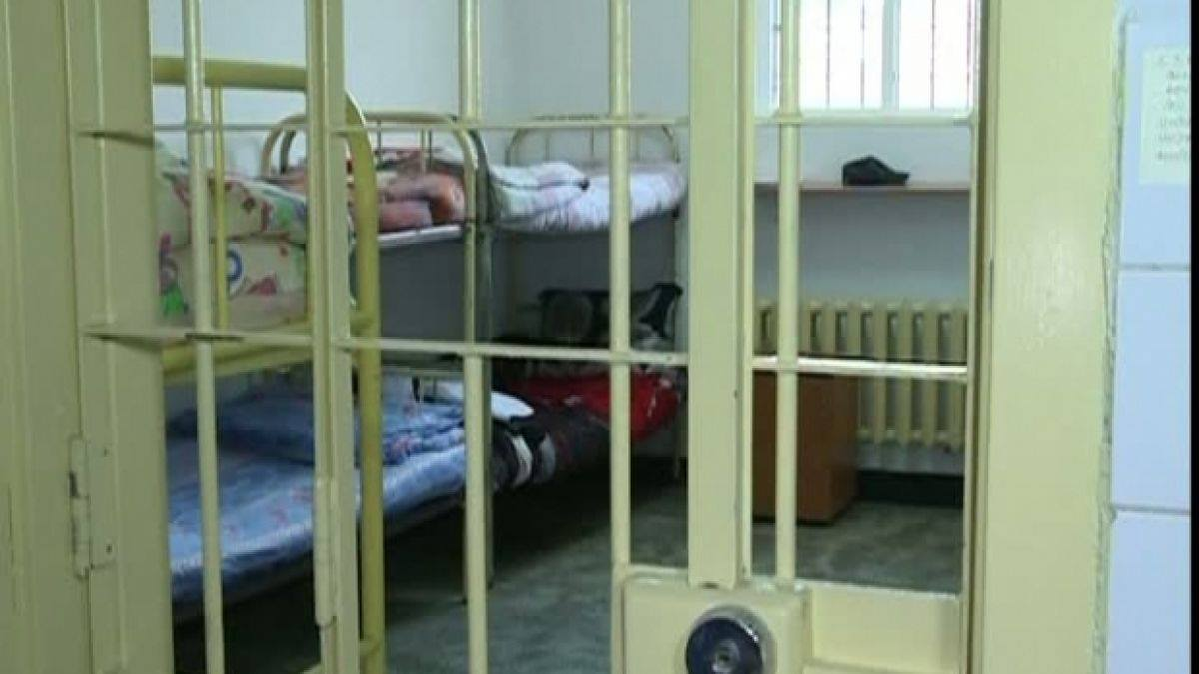 Pedofilul elvețian s-a plâns de condițiile din închisoare