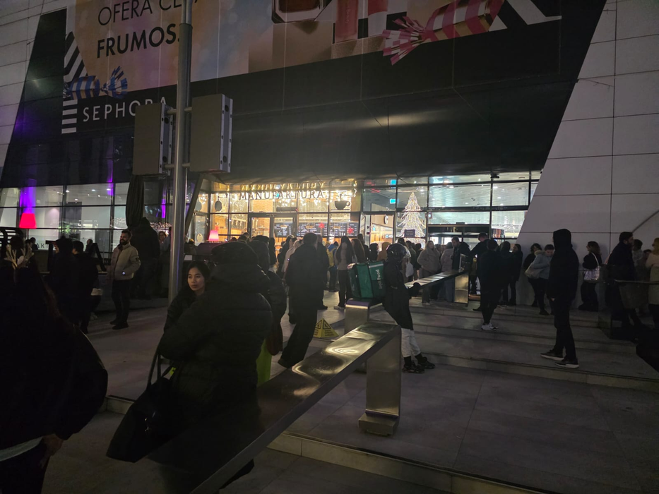 Incendiu la Promenada Mall din Capitală! Oamenii au fost evacuați de urgență