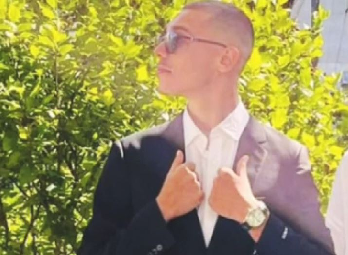 El este tânărul de 18 ani care a murit după ce a intrat cu mașina într-un TIR. Motivul pentru care Alexandru a recurs la un asemenea gest extrem