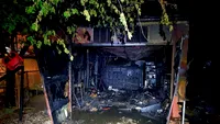 Clipe de infern în Prahova! O mașină și două garaje s-au făcut scrum în urma unui incendiu devastator