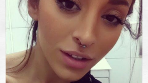 Ruby îşi menţine cercelul din nas, chiar dacă fanii îl urăsc: "Eu sunt foarte fericita cu noul meu pierce"
