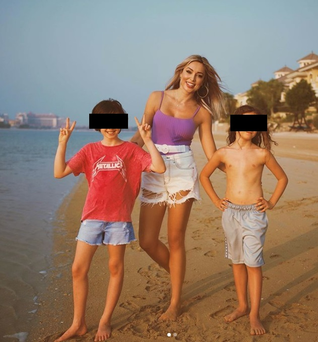 Raluca Zenga, pe plajă, cu copiii