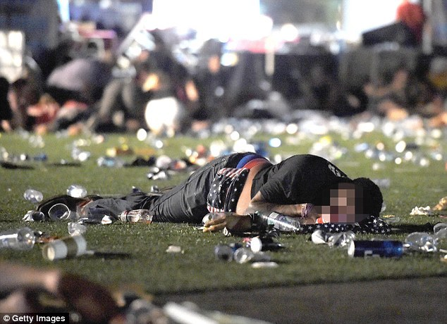 Masacru în Las Vegas! 50 de morţi şi peste 200 de răniţi!