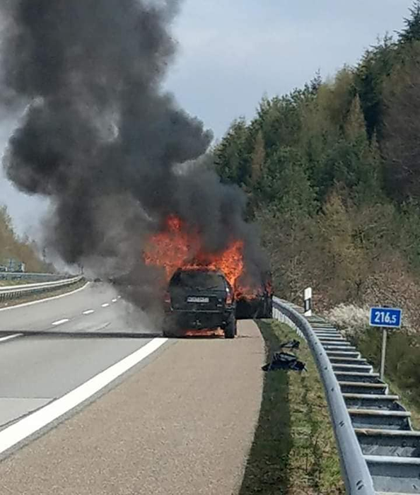 Șofer român de TIR, căutat în toată Germania. Gestul făcut de Robert Marin, după ce Mercedes-ul unei femei a luat foc pe autostrada A62. FOTO