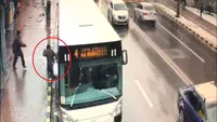 S-a întâmplat în Suceava! O bătrână s-a ales cu picioarele strivite după ce a coborât dintr-un autobuz. Motivul...