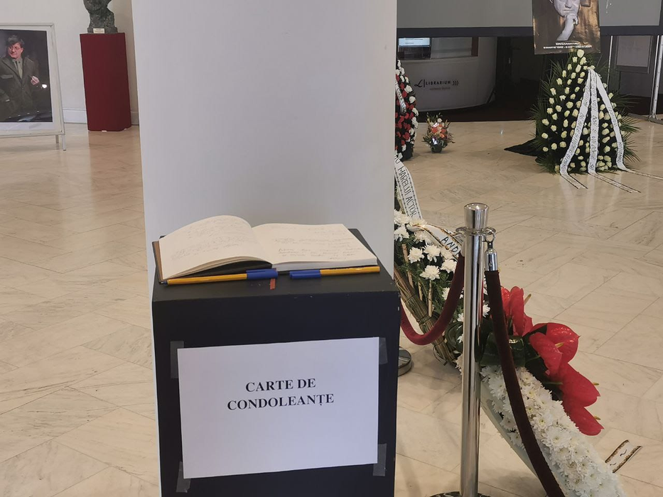 Ultimul omagiu adus marelui actor Ion Caramitru. Ce se întâmplă în aceste momente acolo unde este depus