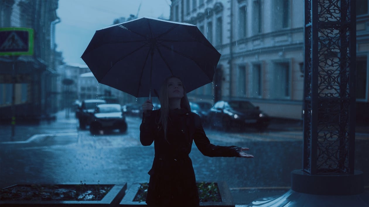 Meteorologii au emis un COD GALBEN de furtuni, vijelii și căderi de grindină. Zonele în care se dezlănțuie prăpădul