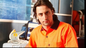 Actorul Denis Ștefan, mesaj pentru cârcotași după ce a fost diagnosticat pozitiv cu COVID-19: ”Am pus și buletinul de analize”