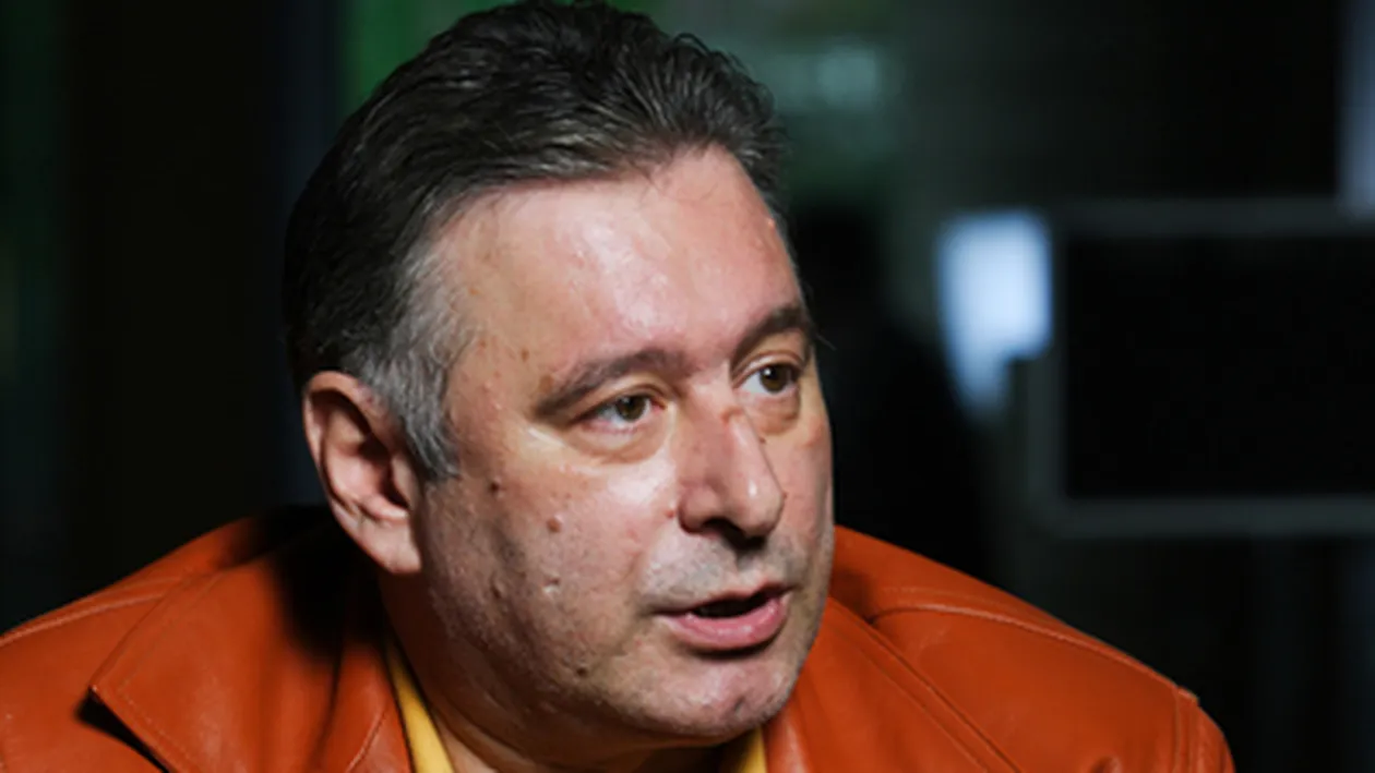 Fotografia care te va face sa razi in hohote! N-ai sa crezi in ce postura a fost pictat Madalin Voicu de catre iubita sa!