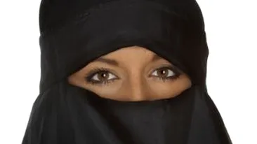 O soferita a fost amendata cu 22 de euro in Franta, pentru ca purta valul islamic in timp ce conducea