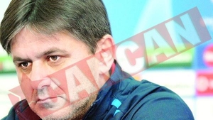 "Laca, bate-i pe jucatori!"
