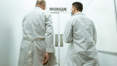 Poveste halucinantă! Un bărbat ar fi revenit la viaţă după 45 de minute: "Am stat închis într-un sac mortuar"