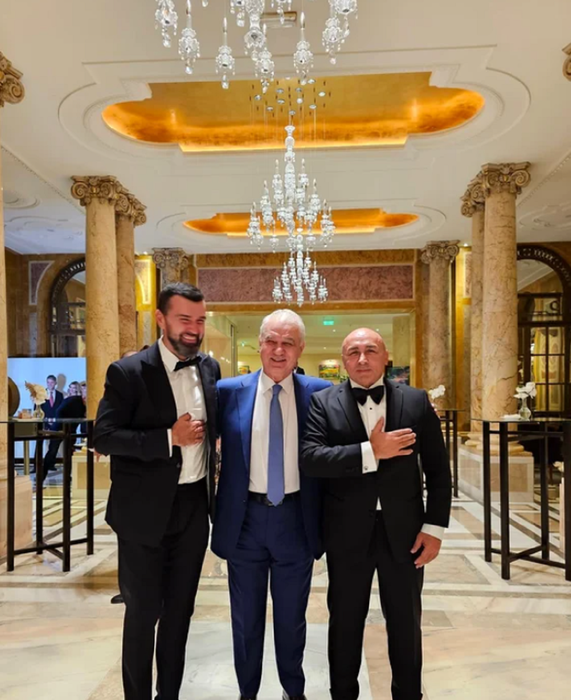 Mitică Dragomir și Marcel Pavel au fost și ei prezenți la marele eveniment. sursă foto: Facebook