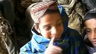 GENIAL! Cum reactioneaza doi copii din Afganistan cand vad pentru prima oara o femeie dezbracata VIDEO EXPLOZIV