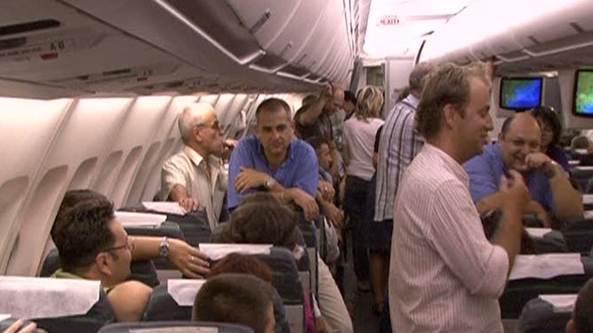Gica Hagi, Ilie Nastase si Andreea Banica in pericol, dupa ce avionul in care s-au aflat a ratat decolarea