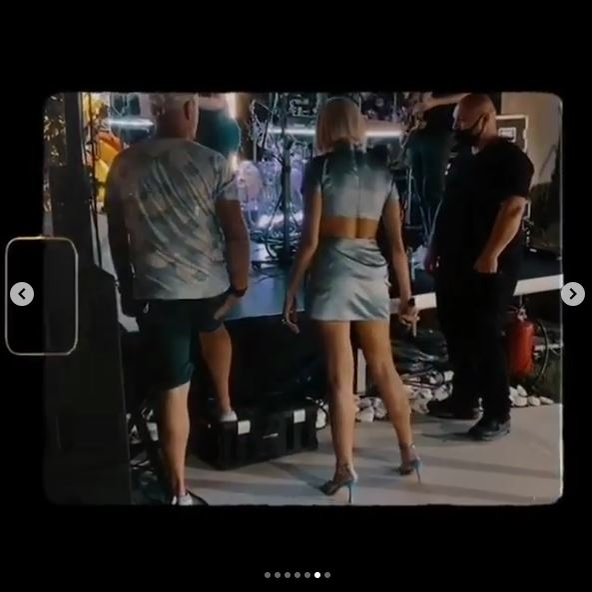 Lidia Buble a încins Instagram-ul după ce a ridicat picioarele în timp ce purta o fustă mini! Are sau nu lenjerie intimă?!