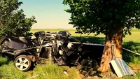 Moarte suspectă în Teleorman! Cum l-au găsit polițiștii pe un tânăr într-o mașină distrusă complet după ce s-a izbit de un copac