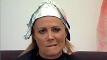 Dana Savuica si-a facut tratamentul de par langa un mort!