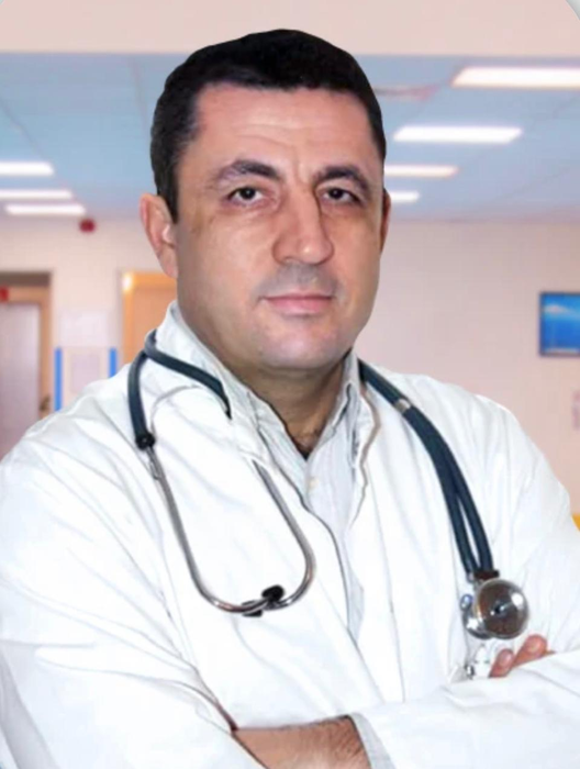 Cine este Marius Andronache, medicul care îi va monta sistemul ECMO lui Mircea Lucescu 