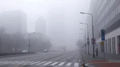 Cod galben de ceață densă în zeci de județe. Vizibilitate redusă și risc de ghețuș