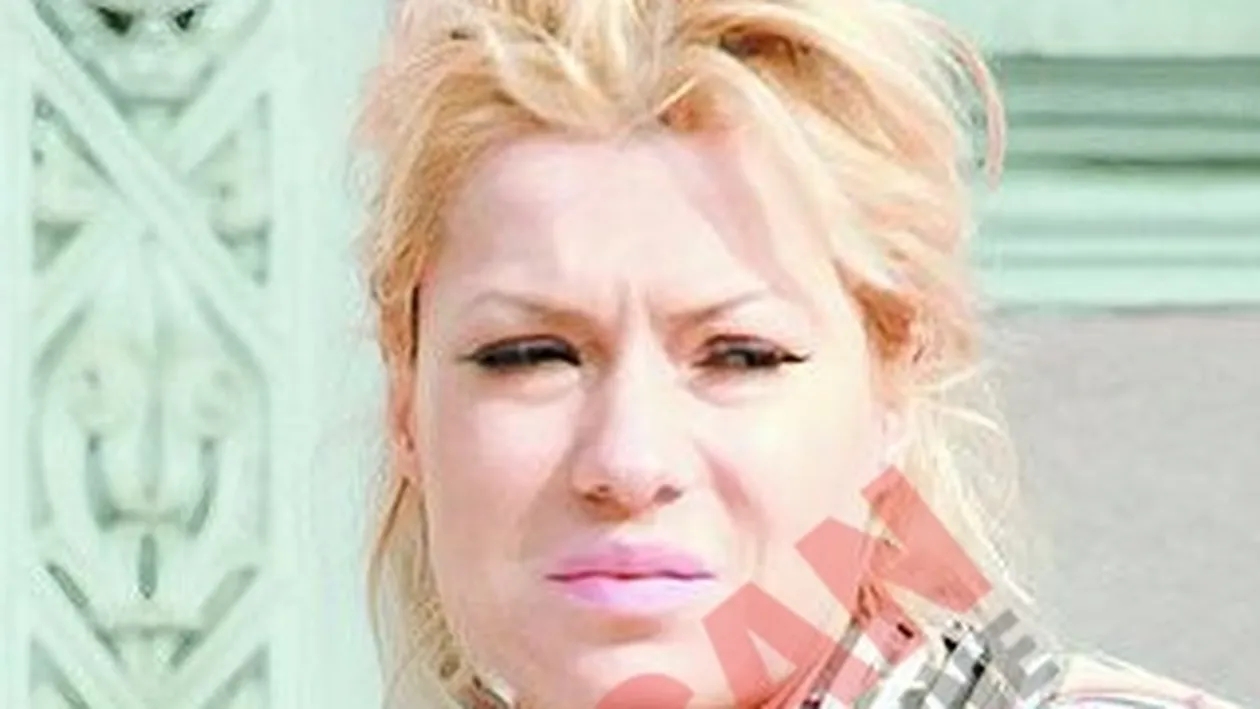 Simona Sensual nu-si mai poate ascunde grimasele de durere