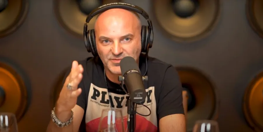 Dan Capatos, prezentatorul "Extra Night Show"