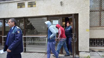 Ei sunt traficantii care l-au turnat pe Salam ca detine droguri! Cei doi barbati au fost prinsi in fata unei biserici!