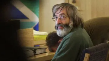 Este unul din cei mai cautati romani pentru a fi arestat, insa incearca sa scape. Afla ce a facut Guru Bivolaru