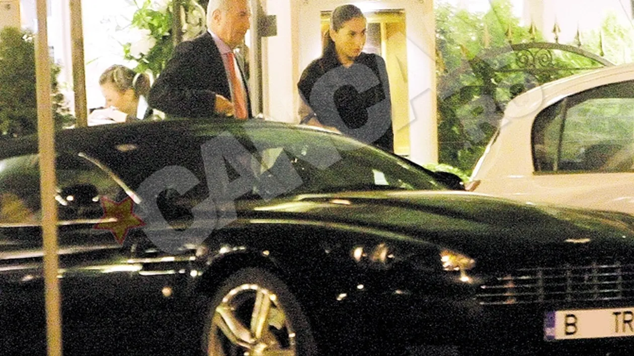 Calin Popescu-Tariceanu, la cina alaturi de o tanara misterioasa! Fotografiat cu o bruneta