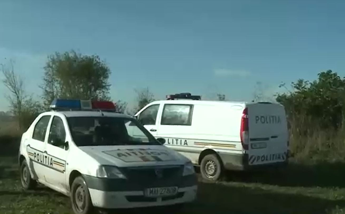 Fragmente osoase, aparent umane, descoperite pe un câmp de la marginea Bucureștiului. Ce lucruri au găsit criminaliștii când au ajuns la fața locului