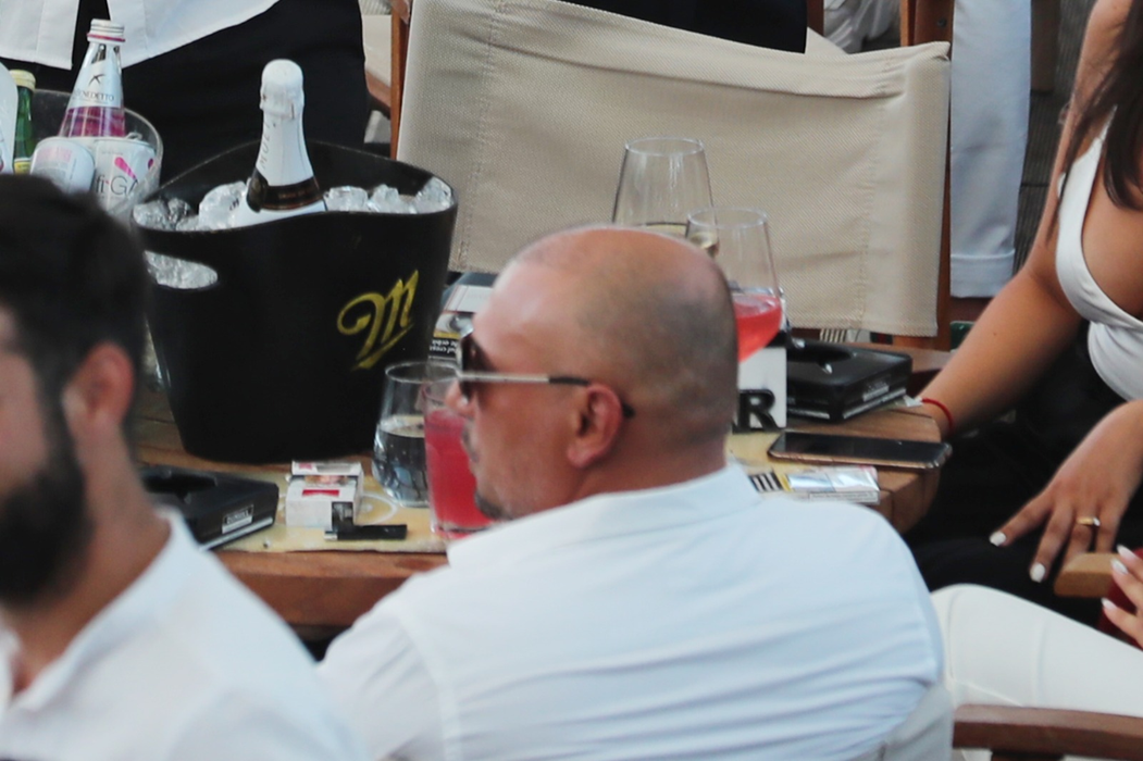 ”Unchiul” s-a distrat la mare