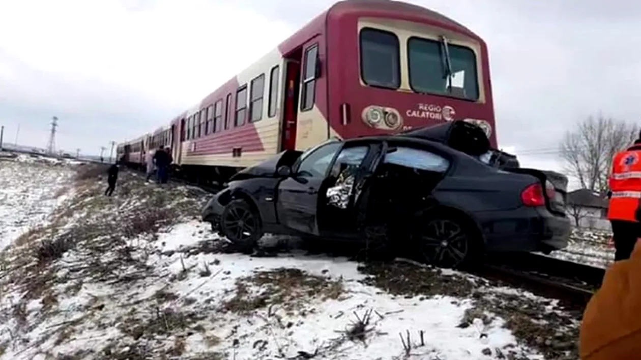 Cine era tânăra moartă în accidentul de tren din Iași, când BMW-ul a fost izbit în plin