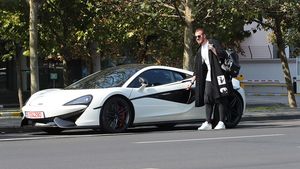 Fotbalistul investeşte o avere în apariţiile lui. ”Perla” lui Gigi Becali e top: are Mc Laren de 170.000 € şi… 