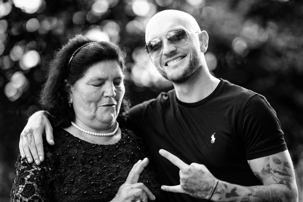 Chiar e o surpriză! Cine sunt nașii lui Cătălin Bordea și ai soției sale, Livia. Gestul neașteptat făcut de comediant în fața preotului