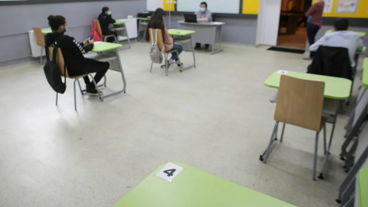 S-a întâmplat şi asta! Elevii de la o şcoală din Dolj au primit subiectele greşite la Evaluarea Naţională. Ce au avut de rezolvat la Limba şi literatura română