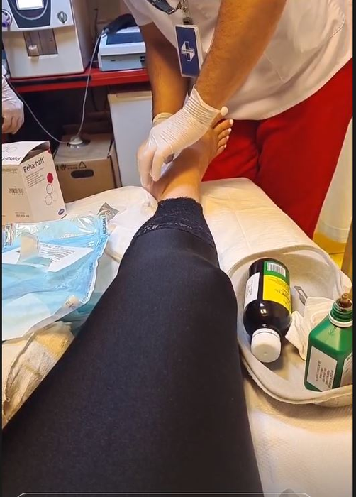 Ce schimbată este Mioara Roman după o lună petrecută la centru pentru vârstnici! Surpriza pe care i-a făcut-o fata cea mică de ziua sa de naștere