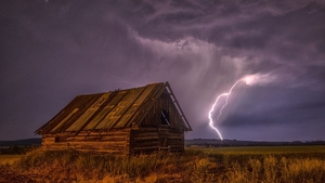 Prognoza meteo  26 aprilie: Vremea devine instabilă! Se anunță furtuni cu descărcări electrice și grindină