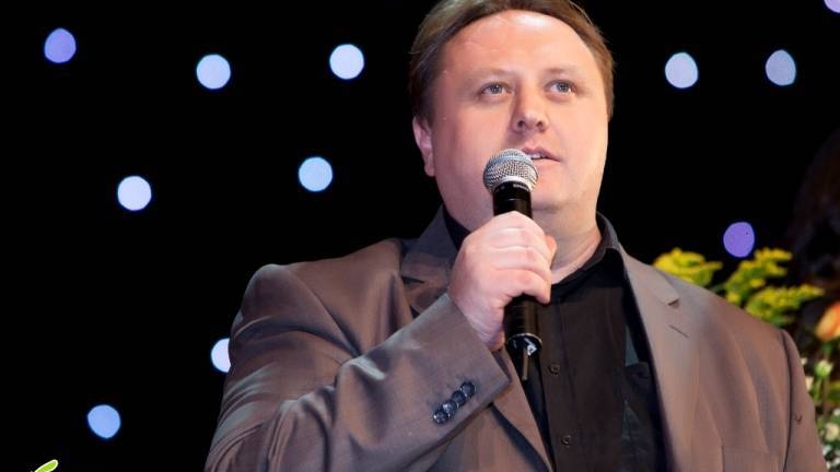 El le-a facut cunostinta lui Stefan Banica si Laviniei: "Se intampla in 2008, dupa un concert"