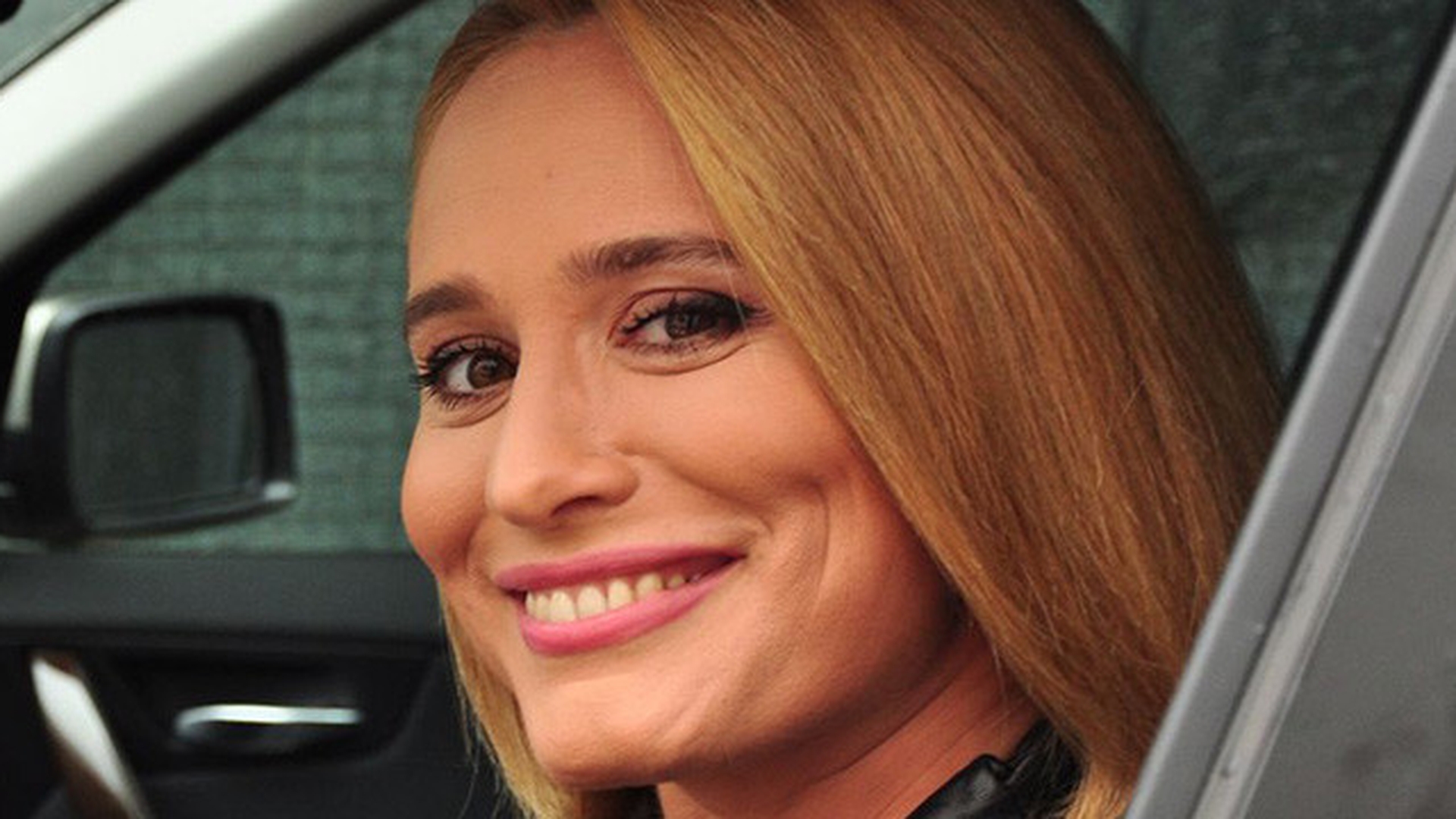 Andreea Esca nu mai suporta frigul de afara! Ce face prezentatoarea tv pentru a uita de vremea urata