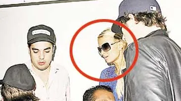 Vedeta a iesit ciufulita dintr-o bataie cu un paparazzo. Paris, pusa la pamant