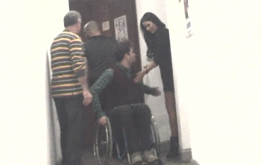 Bobi din Constanţa nu a lăsat-o nesupravegheată pe Cruduţa nici măcar la... toaletă
