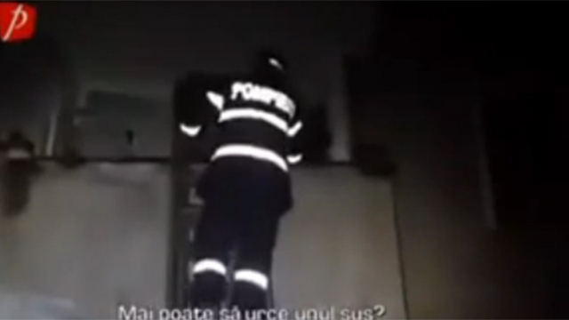 VIDEO ULUITOR! A crezut că e moartă în casă şi a chemat pompierii! Cum au putut să o găsească pe adolescentă e uimitor